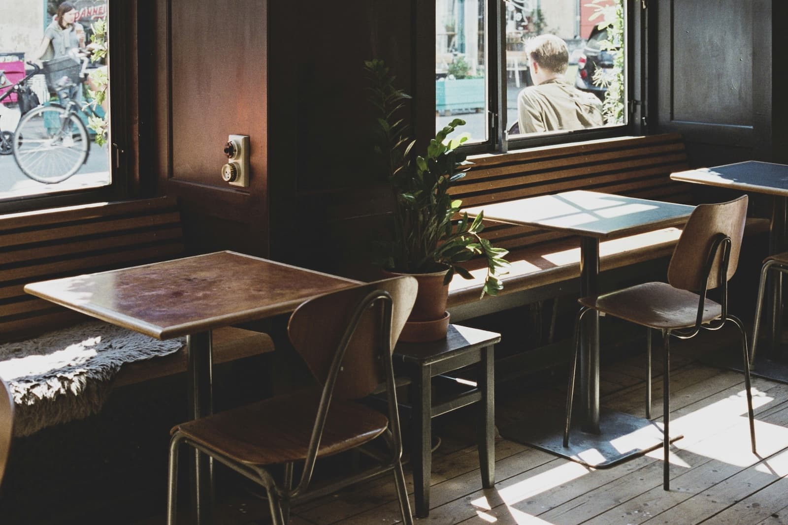Simple's Breakfast - The Table